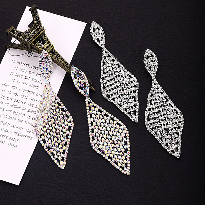 Classic Claw Chain Inlaid Diamond Earrings - Long Diamond-shaped Fashionable Earrings, Bride's Nightclub Accessories.