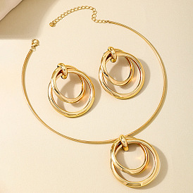 Комплекты из колье с подвеской из сплава и серег-гвоздиков