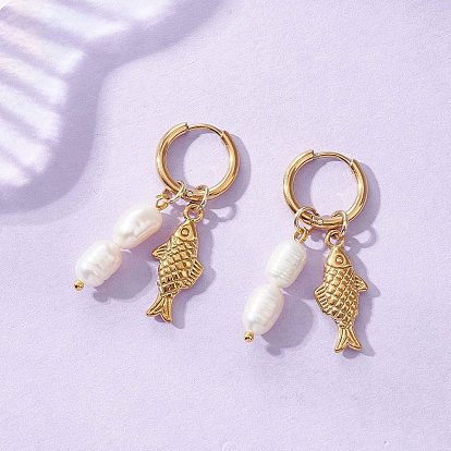 Натуральный культивированный пресноводный жемчуг, рис, серьги-кольца в форме рыбок, фурнитура из нержавеющей стали 