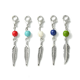 Décorations de pendentif en plumes en alliage, avec des perles turquoise synthétiques teintes et des fermoirs mousquetons en alliage