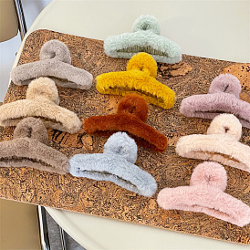 Colorful Plush Hair Clip for Autumn and Winter, Cute Girl Heart Warm Furry Claw Clip (Large Size)