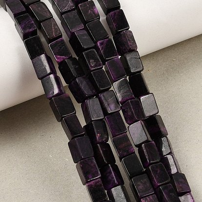 Stränge aus natürlich gefärbten weißen Jadeperlen (Imitation von Charoit), Würfel