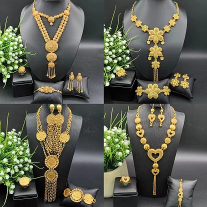 Комплекты из латунных браслетов, серег, ожерелий и колец, золотые