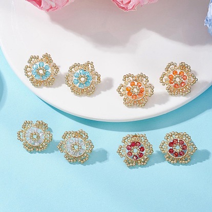 Серьги-гвоздики из цветочного стекла с бусинами