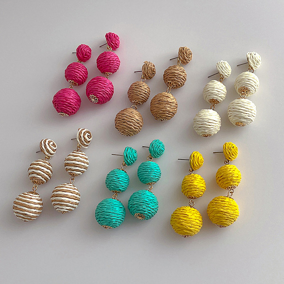 Круглые серьги-гвоздики из сплава рафии с бусинами