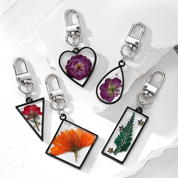 Подвесные украшения из эпоксидной смолы с засушенными цветами