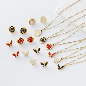 304 Conjunto de collar con colgante de mariposa esmaltada en acero inoxidable y pendientes de botón para mujer, dorado, rojo, 450 mm