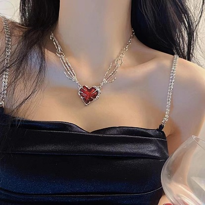 Collar con colgante gótico de aleación de esmalte rojo oscuro con forma de mano de esqueleto y corazón para mujer