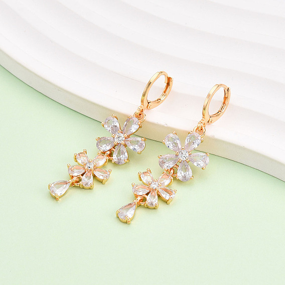 Серьги с застежкой-защелкой из латуни с прозрачным фианитом и прозрачным фианитом, долговечный, цветок, золотые