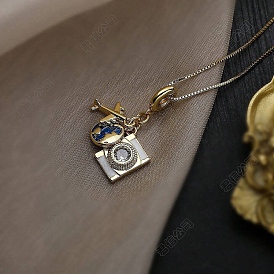 Подвеска-кулон из латуни с кристаллами, стразами и эмалью в виде земли, самолета, фотоаппарата для женщин., синие