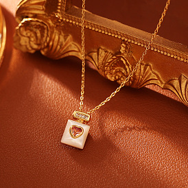 Подвеска-колье для женщин в виде флакона духов в форме сердца из латуни, украшенная прозрачными и розовыми кубическими циркониями и натуральной шеллаком.