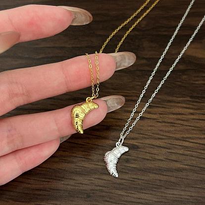 Латунный кулон в виде круассана на цепочке для женщин