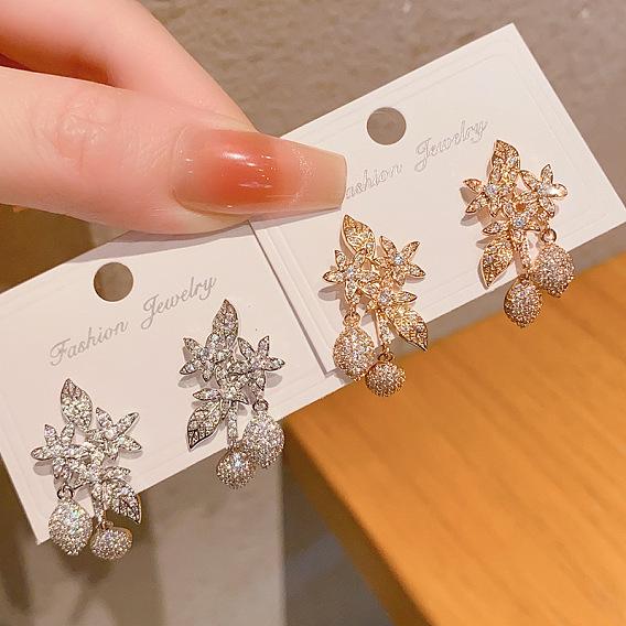 Серьги-гвоздики из латуни с прозрачным кубическим цирконием, цветок