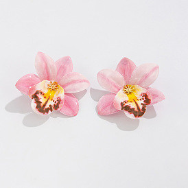 Серьги-гвоздики в виде тканевых цветов