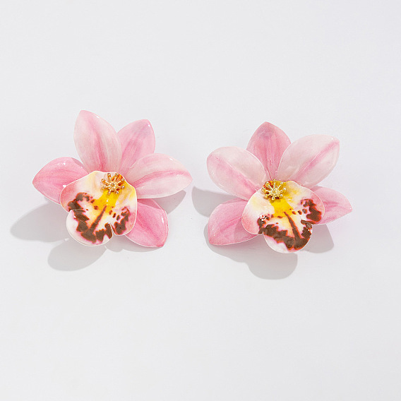 Серьги-гвоздики в виде тканевых цветов