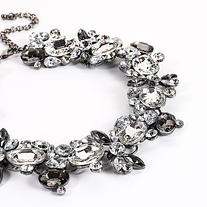 French Style Luxury Alloy Full Diamond Retro Necklace for Bride Photo Shoot
