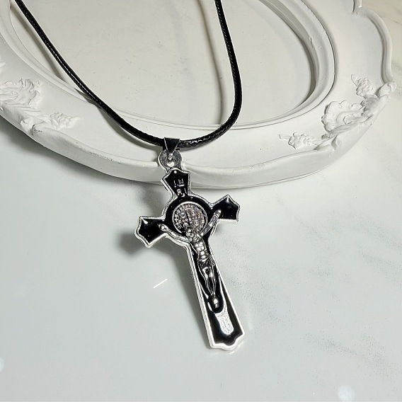 Collares con colgante de cruz crucifija de aleación esmaltada negra de estilo vintage para hombres y mujeres.