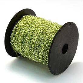 Los granos plateados de semillas cuerdas, con hilos de poliéster, con carretes de colores aleatorios y cordones de nylon, 2 mm, sobre 100 yardas / rodillo