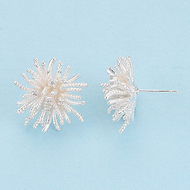 Серьги-гвоздики из латунного микро-паве, цветок