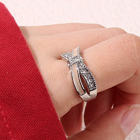 Fashionable European and American oil-drop knot diamond-studded ring for women.
