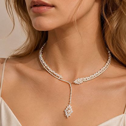 Choker-Halskette mit Blumenanhänger aus Messing, besetzt mit klaren Zirkonia und Strasssteinen, für Damen
