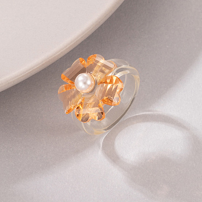 Кольца из прозрачной смолы конфетных цветов с минималистичным цветочным узором