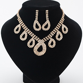 Elegante conjunto de collar y aretes nupciales: accesorios de boda brillantes, colgante de diamantes.