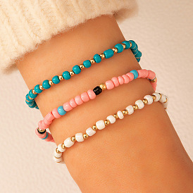 Bracelet ethnique de perles colorées avec trois couches et un design simple