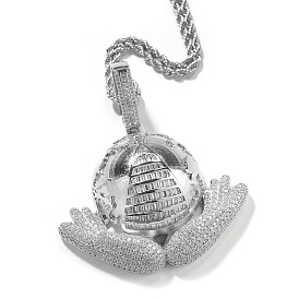 Кулон из прозрачного кубического циркония с микропаве из латуни и цепочкой из хирургической нержавеющей стали для мужчин.