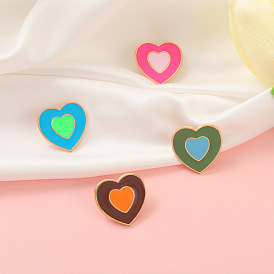 Gradient Heart Brooch Pin for Clothing Accessories in Minimalist Style
