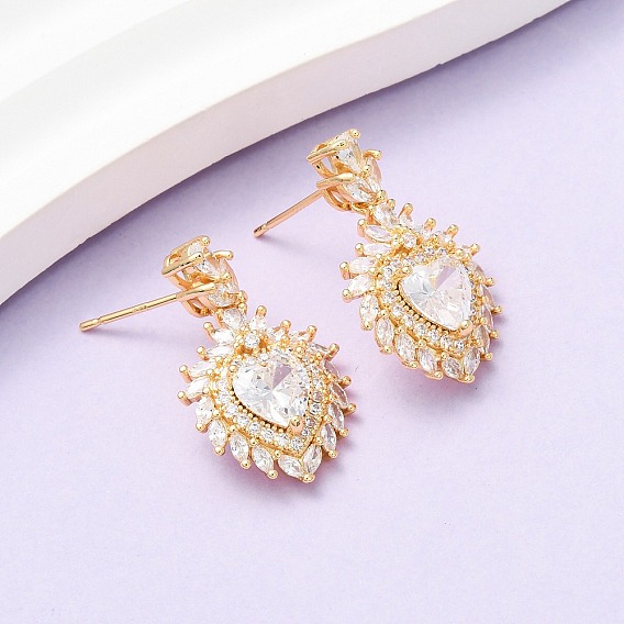 Серьги-гвоздики в форме сердца из латуни с микропаве из прозрачных кубических цирконий