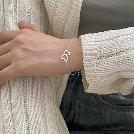 Heart-shaped interlocking temperament bracelet - girlfriend gift.