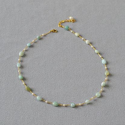 Короткое колье с фиолетовыми и зелеными бусинами из искусственного жемчуга