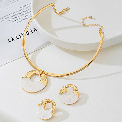 Чокер и серьги-гвоздики из сплава и натуральных ракушек, плоско-круглые