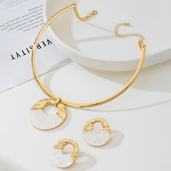 Чокер и серьги-гвоздики из сплава и натуральных ракушек, плоско-круглые