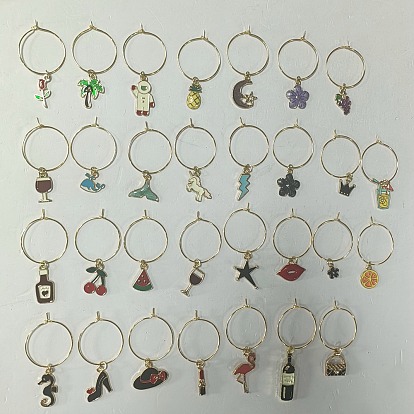 30 Anillos de latón para copas de vino., con los colgantes de la aleación del esmalte, dorado
