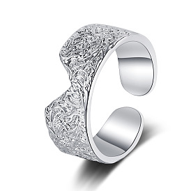 V-shaped ring with silver foil texture - minimalist and cool style.