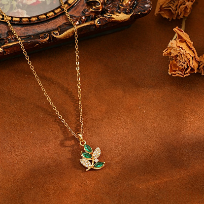 Anhänger aus Messing mit klaren Zirkonia in Blüten- und Blattform 304 Halsketten aus Edelstahl-Kabelkette für Damen, golden