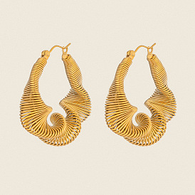 Винтажные серьги-каффы с ажурной выемкой из нержавеющей стали с золотым покрытием.