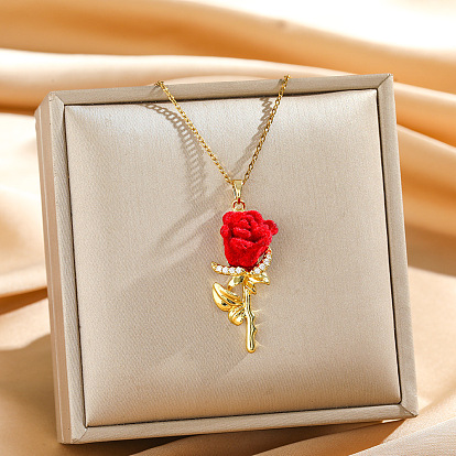 Женские кулоны из латуни с микропаве из прозрачных кубических цирконий и пластиковой красной розой.