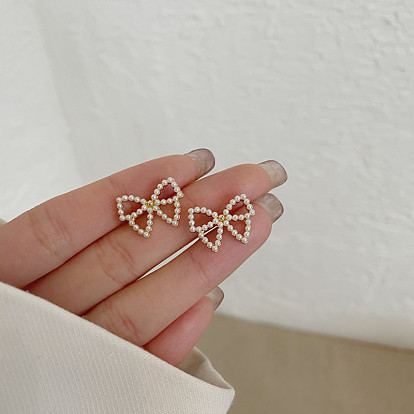 Серьги-гвоздики из искусственного жемчуга