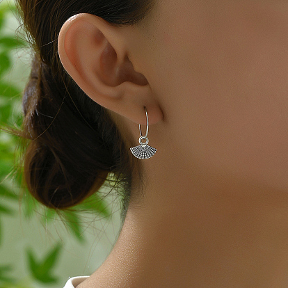 Элегантные латунные серьги-кольца в форме веера