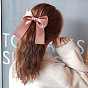 Ruban à cheveux soyeux double face avec pince à ressort et noeud papillon - tissu élégant pour coiffures féminines (c