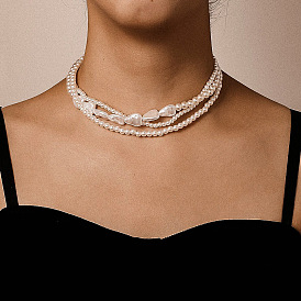 Collier superposé de perles françaises vintage avec un design et une texture minimalistes