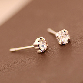 Fashionable Sparkling Diamond Stud Earrings for Women