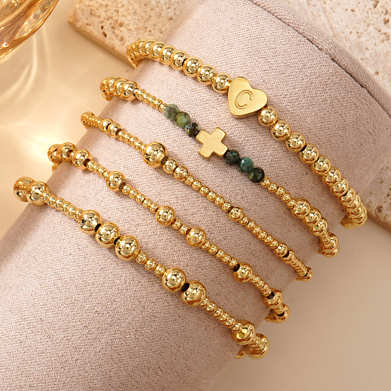 5 Браслеты из латуни и натуральных бусин африканской бирюзы (яшмы) для женщин, эластичные., круглая фигурка и сердечко с буквой