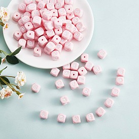 20 piezas de cuentas de silicona con letras de cubo rosa 12x12x12 mm cuentas cuadradas del alfabeto con dados con 2 mm agujero espaciador cuentas de letras sueltas para la fabricación de joyas de collar de pulsera