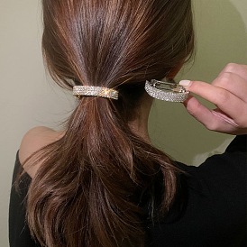 Spring Clip Ponytail Holder with Diamond-encrusted Arc - Elegant and Stylish Hair Accessory