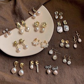 Серьги-гвоздики из пластикового сплава с жемчугом