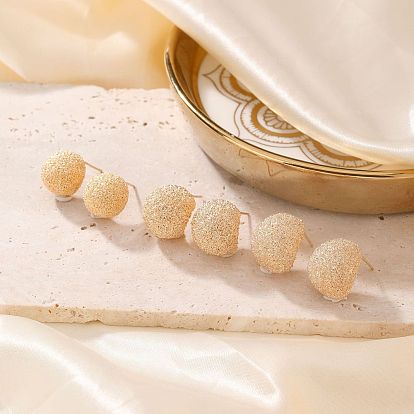 Элегантные серьги-гвоздики в виде капель, модно и универсально на любой случай